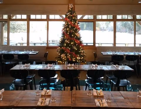 An intimate gathering at Seasons